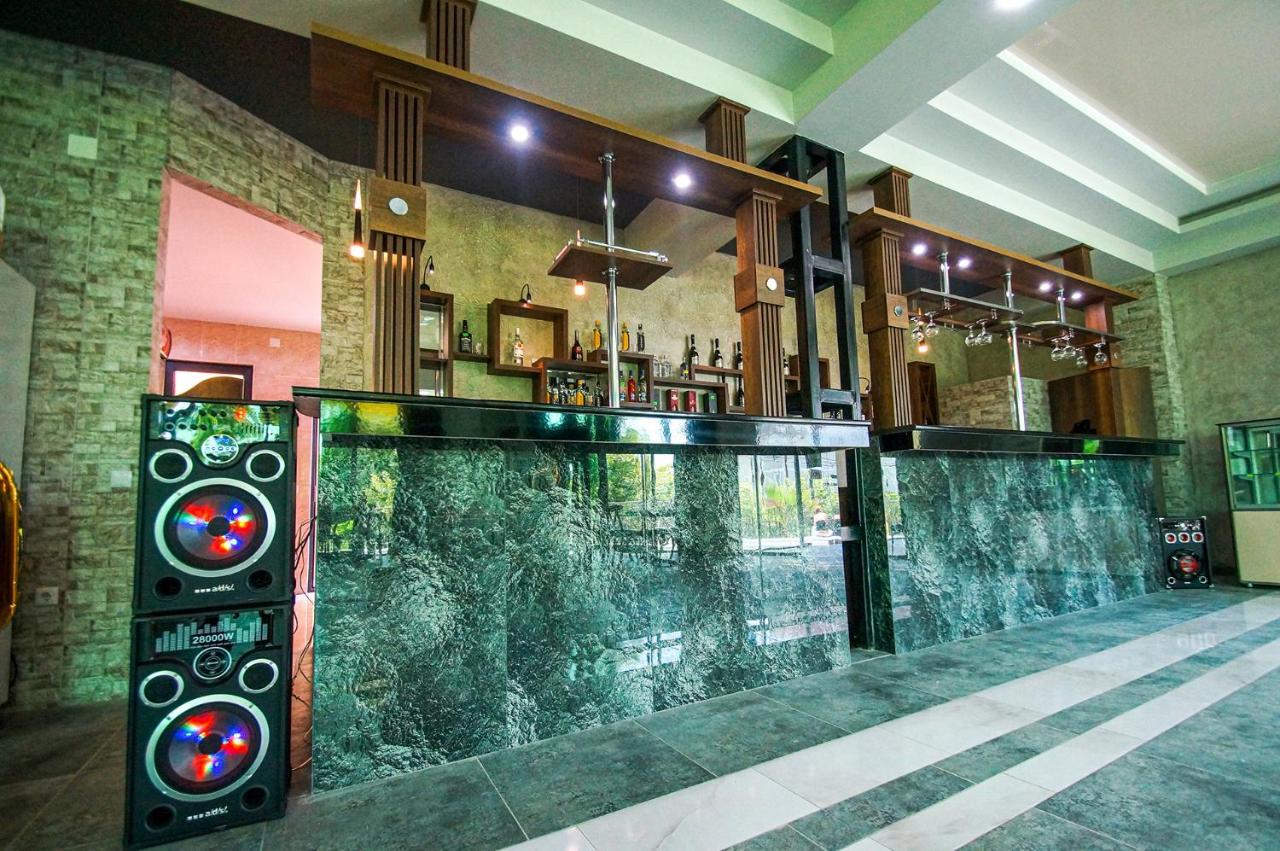 Delta Hotel Уреки Экстерьер фото